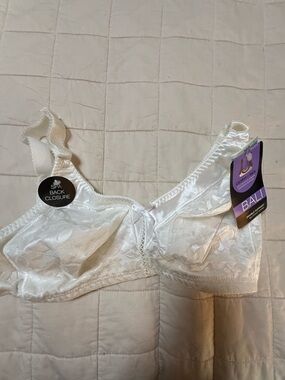 Bali White Lace Full Coverage Comfort Bra
